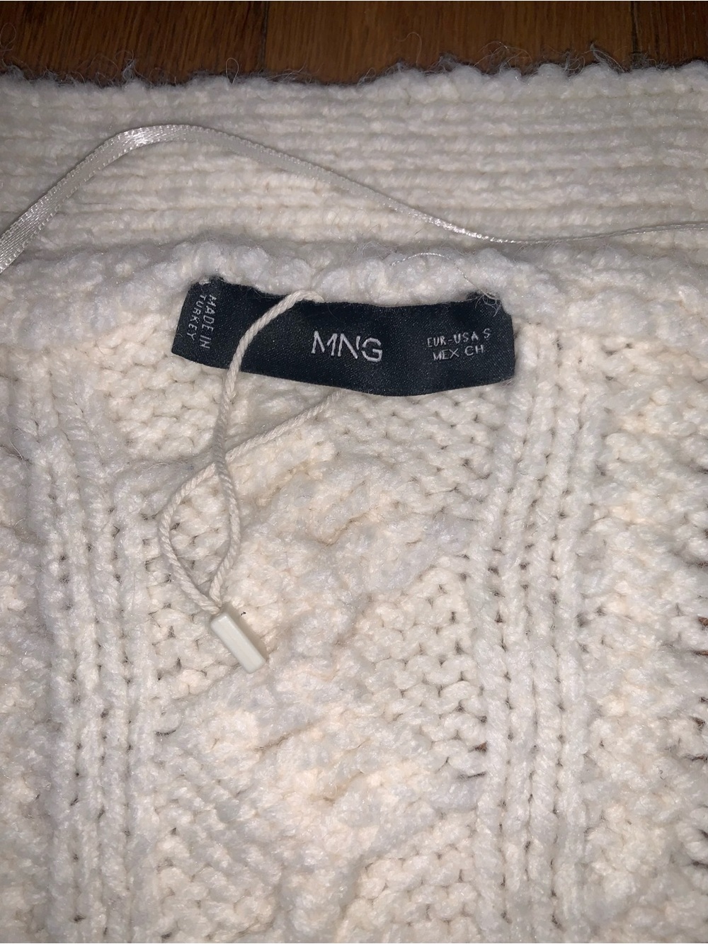 Mango Cream Oversized Chunky Cable-Knit Button-Front Cardigan, Small. - Picture 4 of 8